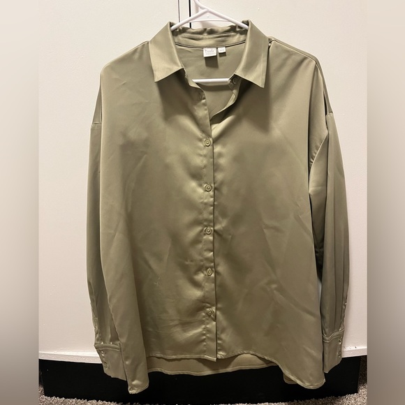 Longsleeve sage green satin button up - Picture 5 of 8